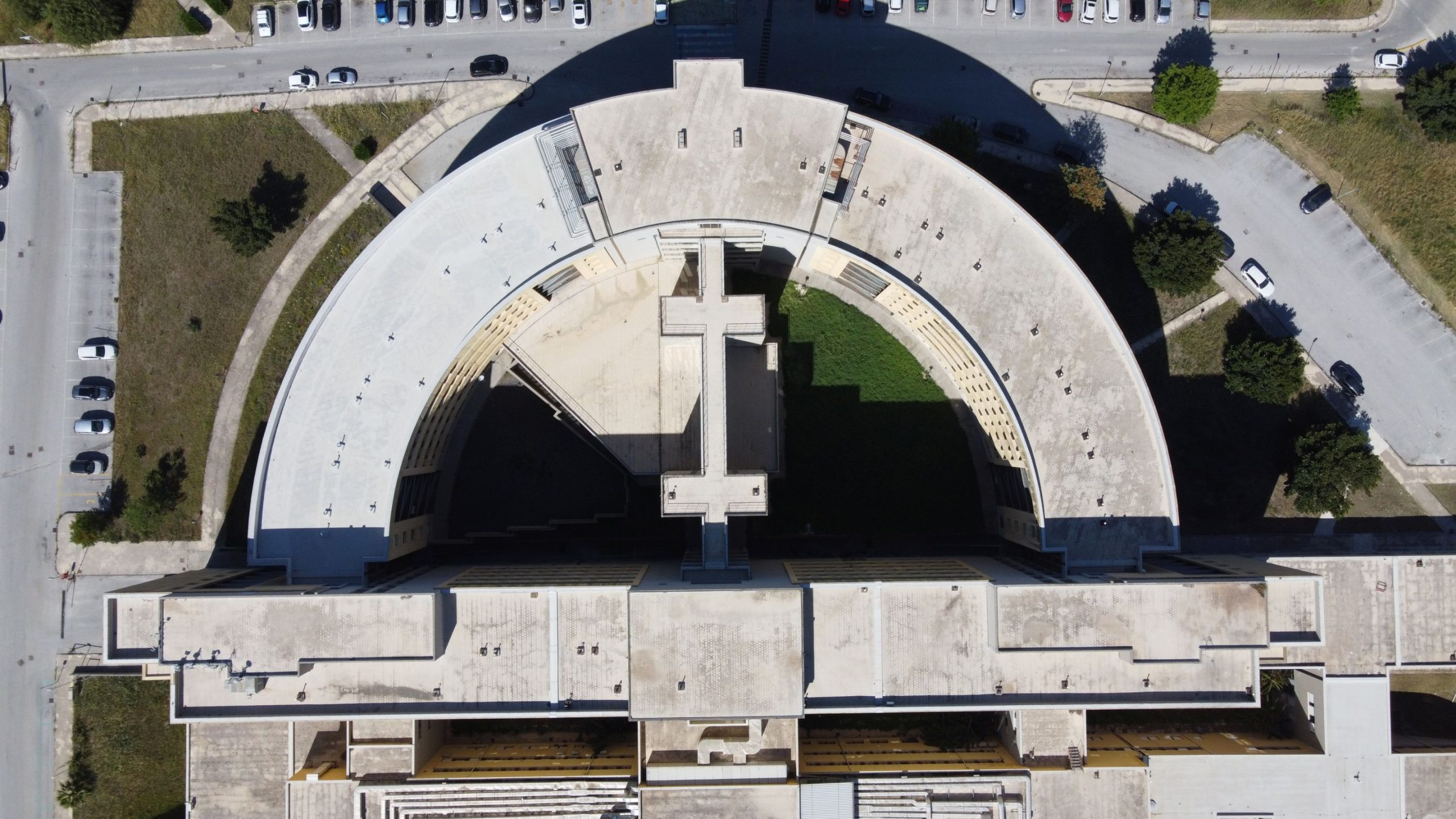 Drone foto aerea della copertura e della corte centrale